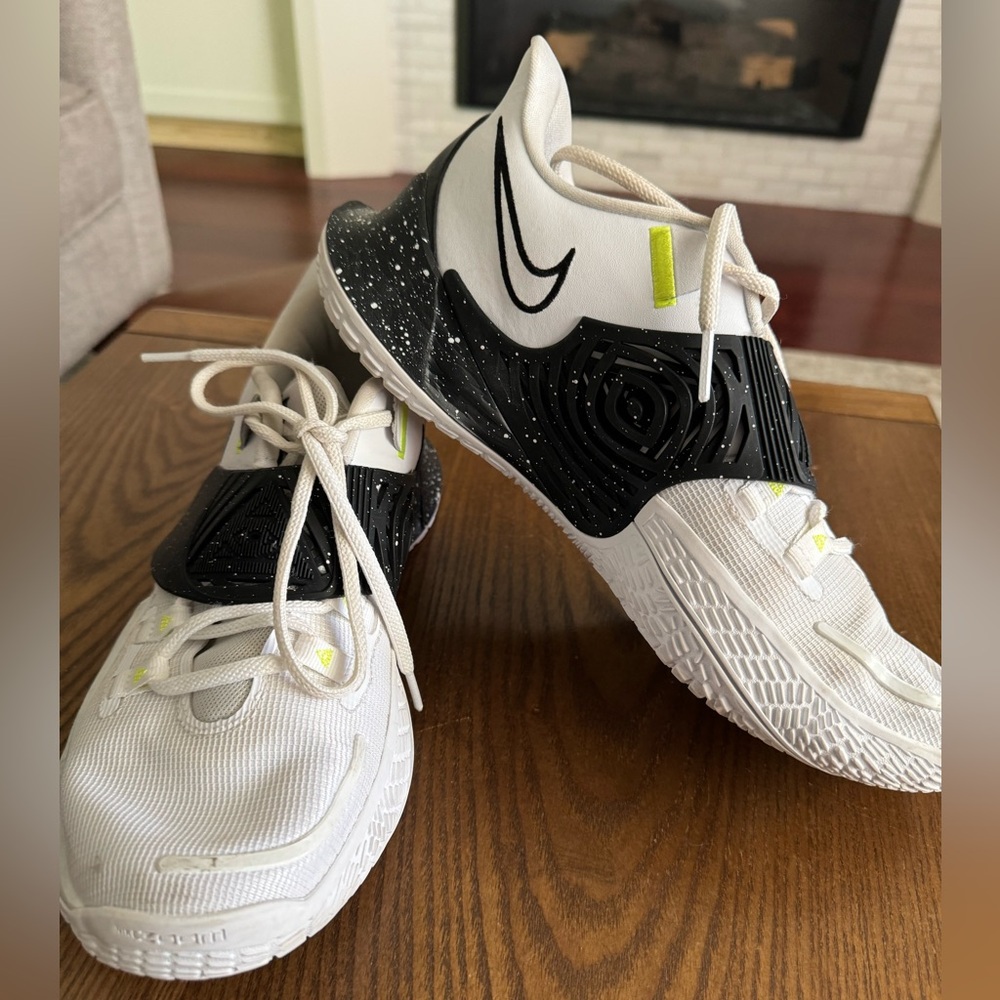 Nike Kyrie Irving Basketball Shoes